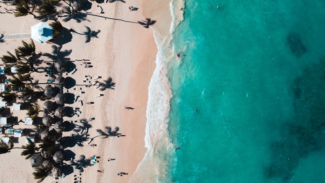 Turquoise water and white sand from above — Punta Cana, Dominican Republic